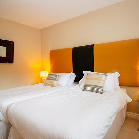 Turnberry Apartments Oda fotoğraf